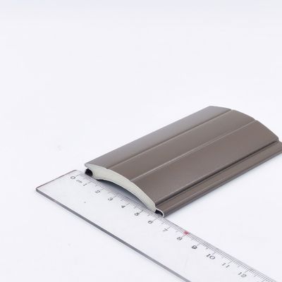 좋은 가격 차고 문을 위한 나무 무늬 롤러 셔터 슬랫 알루미늄 압출 프로필 온라인